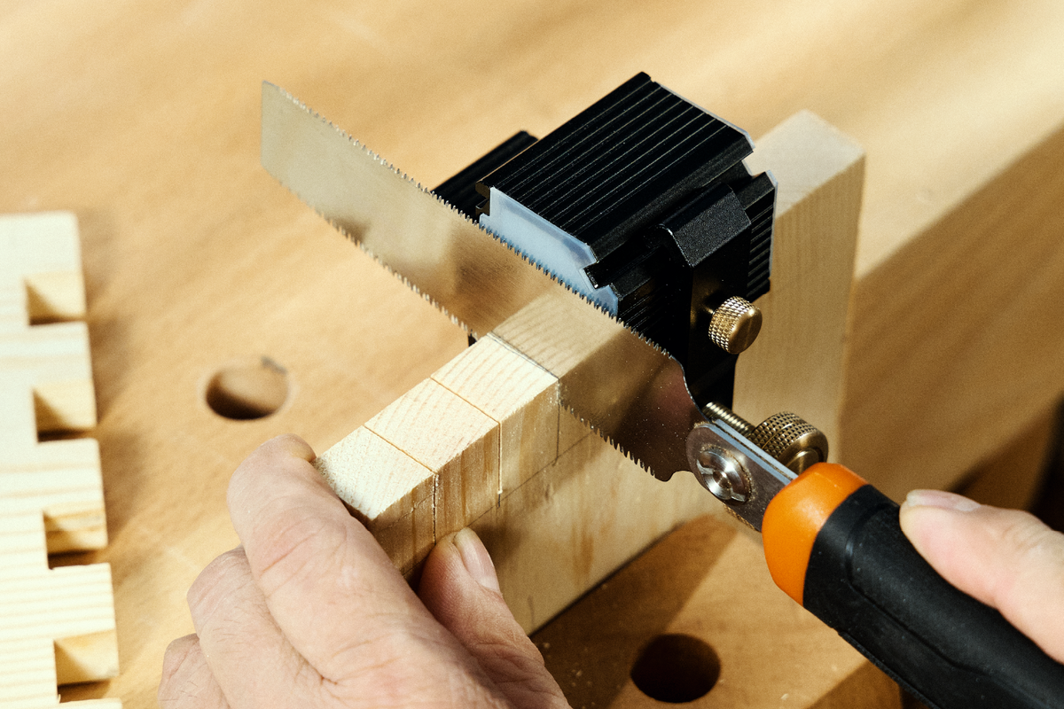 HONGDUI YW09 Dovetail Saw Guide: More Control for Hand-Cut Joinery